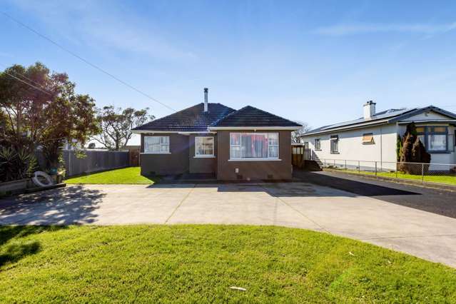 84 Glover Road Hawera_1