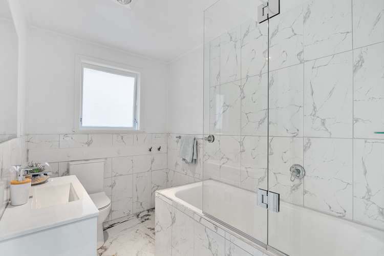 82b Vodanovich Road Te Atatu South_9