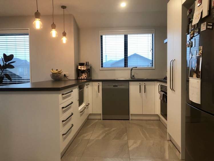 82 Sunline Avenue Lincoln_2