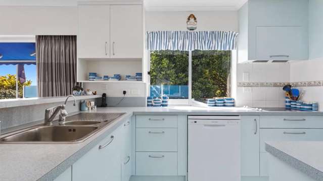 216 Pohutukawa Avenue 1117_3