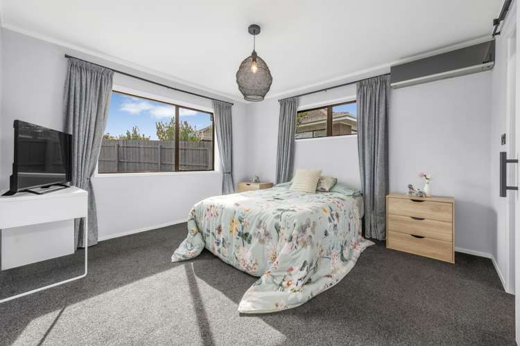 2/10 Pinewood Grove Botany Downs_8