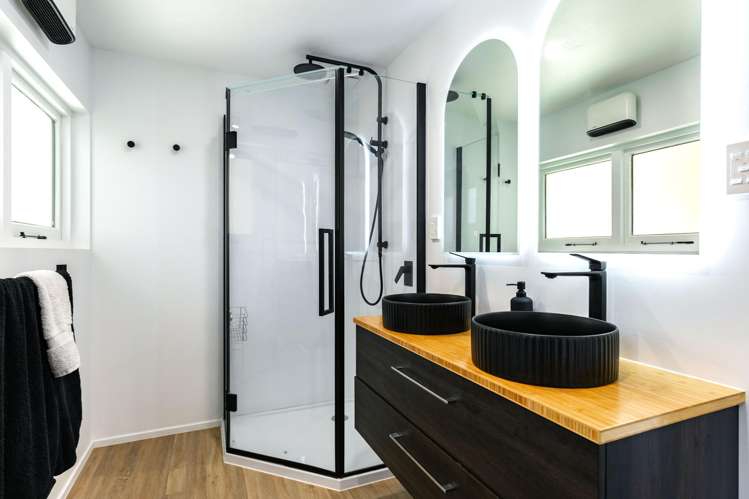 8 Newbourne Crescent Redwoodtown_13