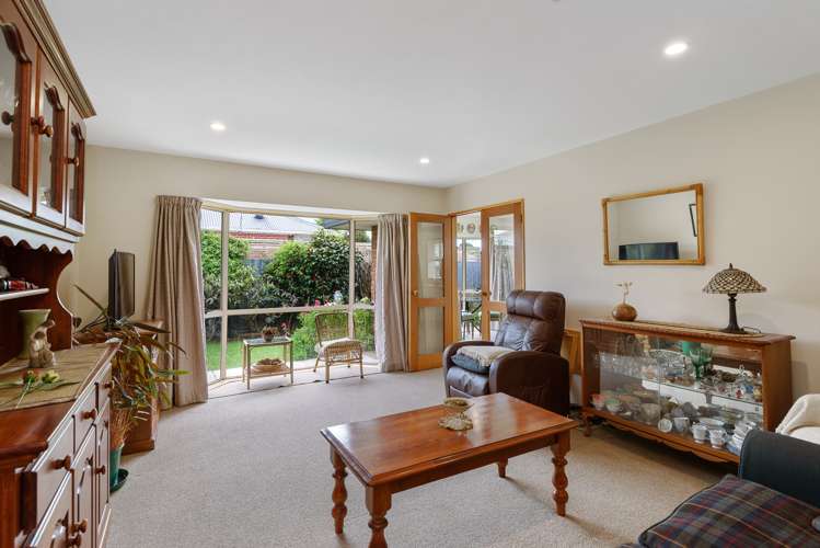 1/5a Rossiter Avenue Redwood_2