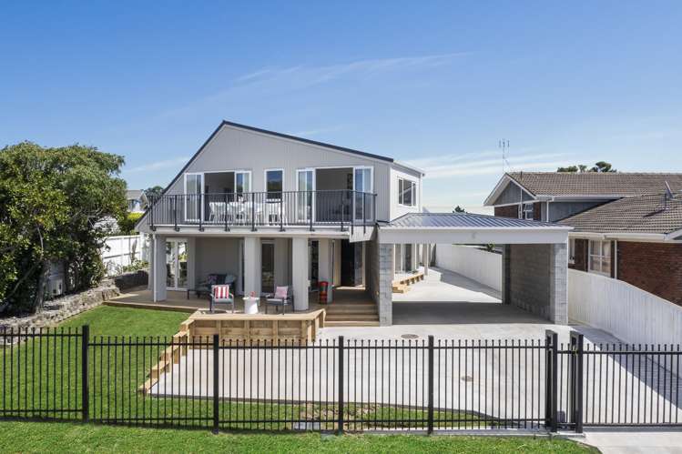 16 Paisley Street Mellons Bay_34