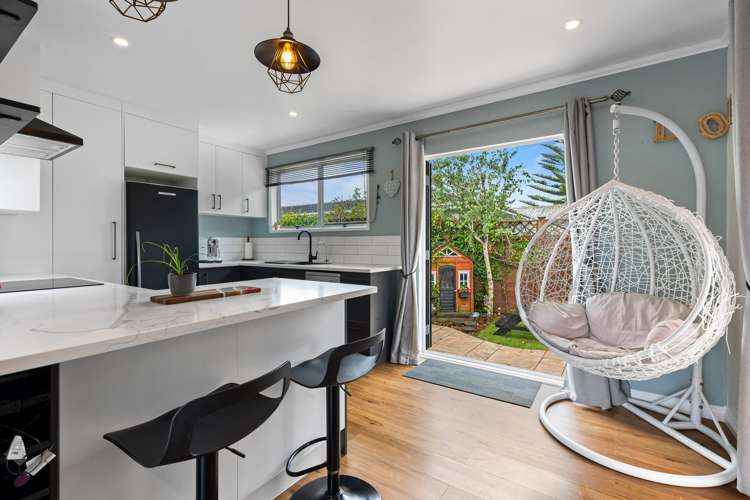 2/57 Solar Road Glen Eden_6