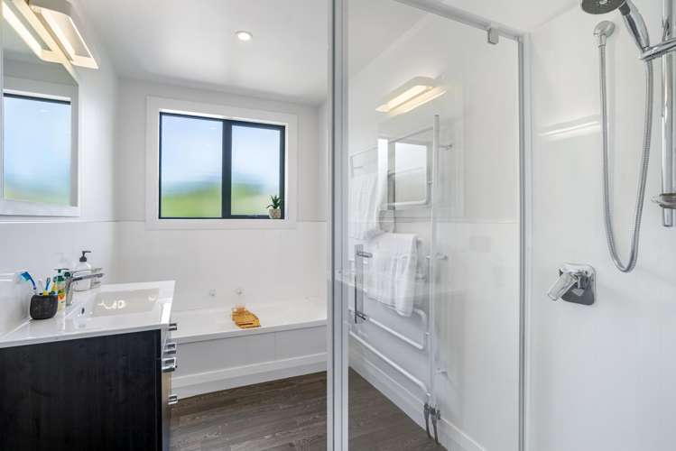 64 Lochiel Bridge Road Winton Surrounds_14