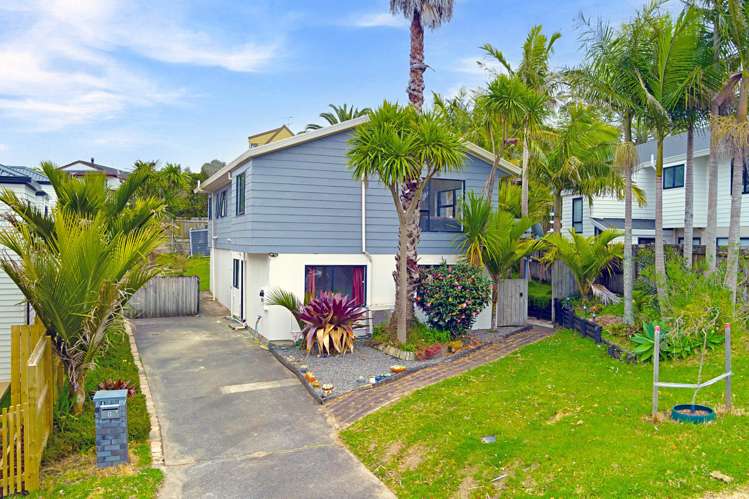 8 Thalia Place Totara Vale_14