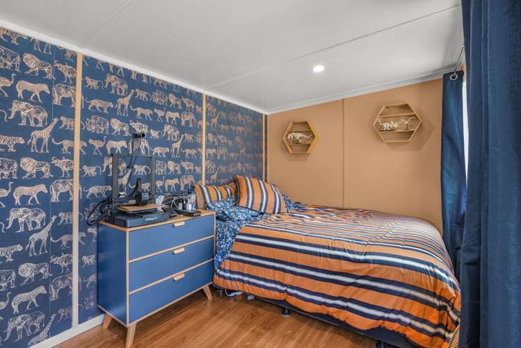 70 Hall Crescent Epuni_12