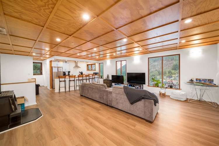 16 Mackinnon Terrace Fernhill/Sunshine Bay_0