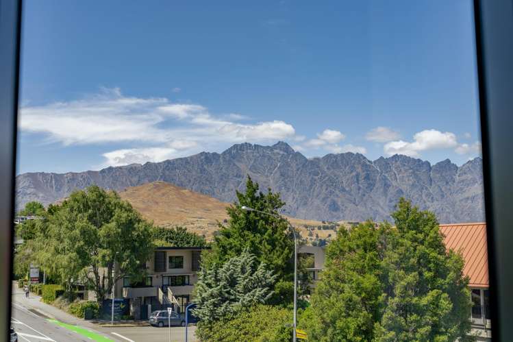 205 (Door 206) Ramada Hotel, 18 Frankton Road Queenstown_15