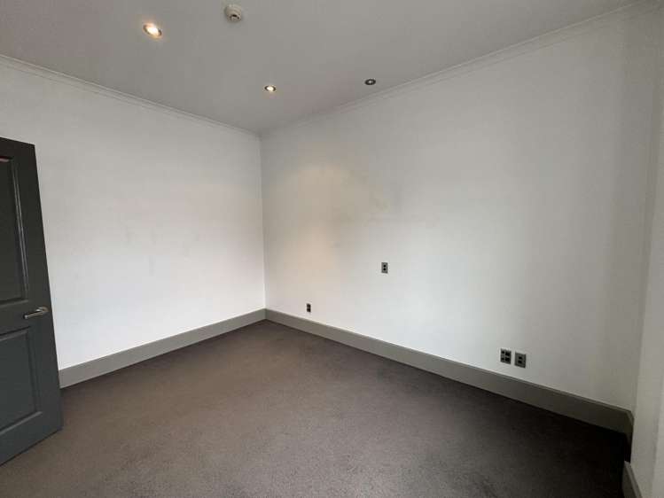 25/2 Victoria Ave City Centre_8