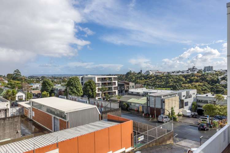 5p/435 New North Road Kingsland_18