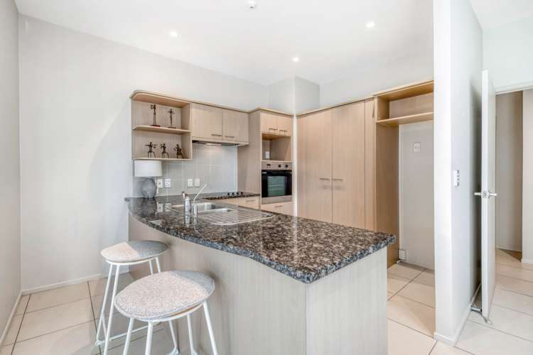 2F/6 Collins Street Takapuna_14