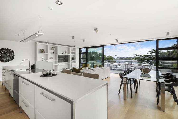 10/258 Hurstmere Road Takapuna_7