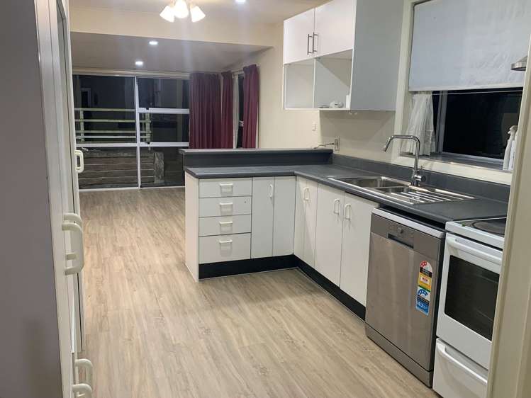 1 Wakefield Terrace Tawa_4