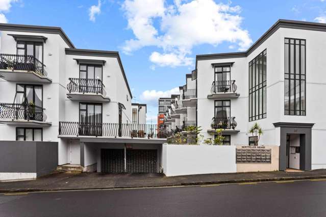 One Bedroom With Tandem Car Park