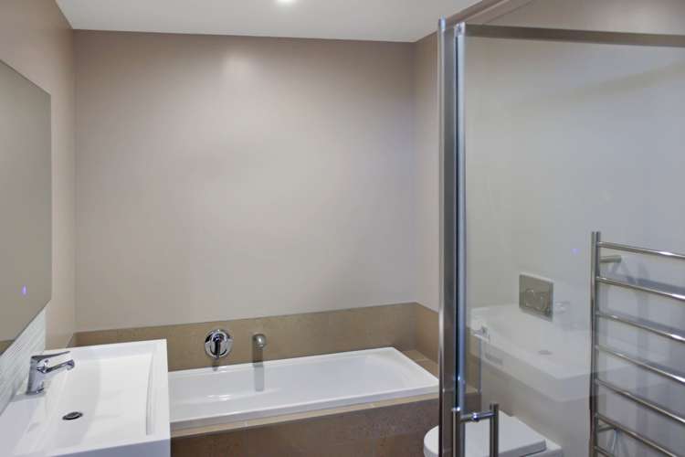 77 The Runway 1578_5