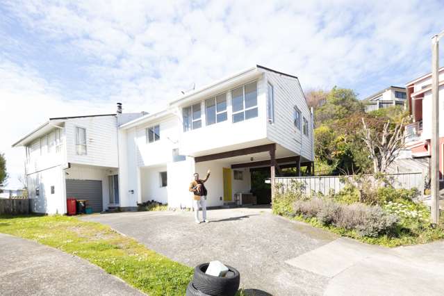 16 Makatote Grove Churton Park_1