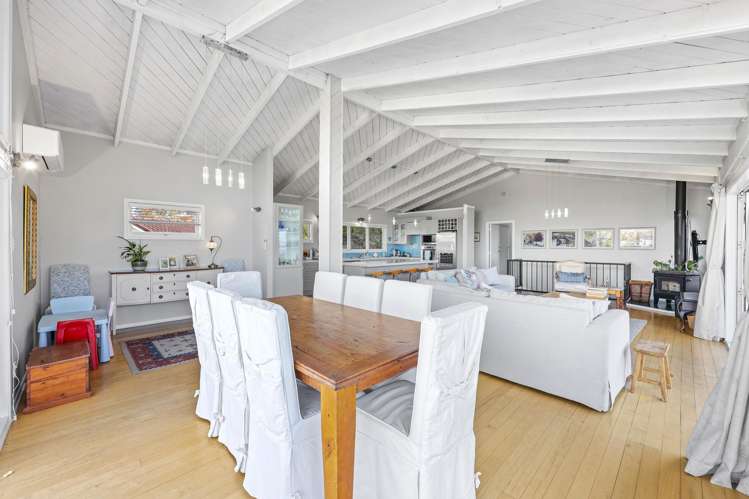 13 Colmar Road Mellons Bay_50
