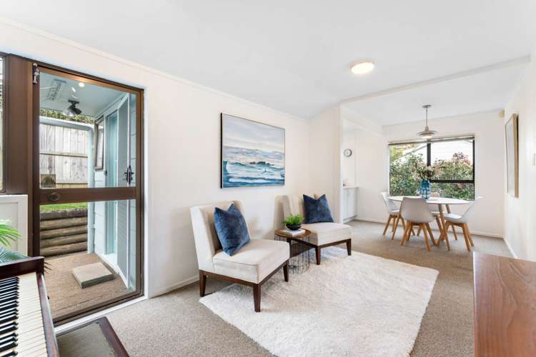 2/61 Oaktree Avenue Browns Bay_6