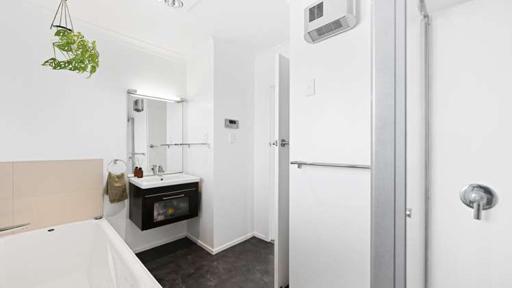 27 Manapouri Place Glenview_12