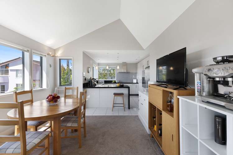 1/60 Penzance Road Mairangi Bay_13