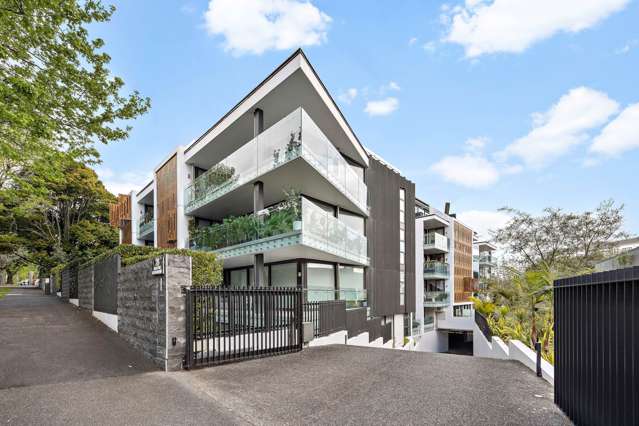 Luxury Three-Bedroom Living in Parnell