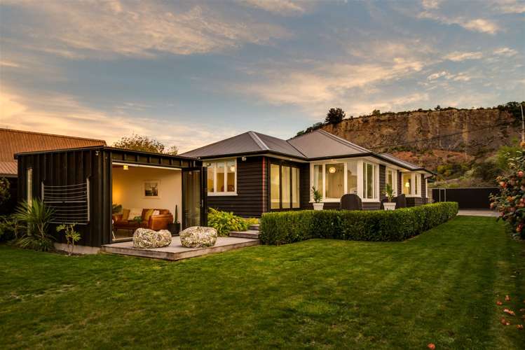 29 Main Road Redcliffs_28