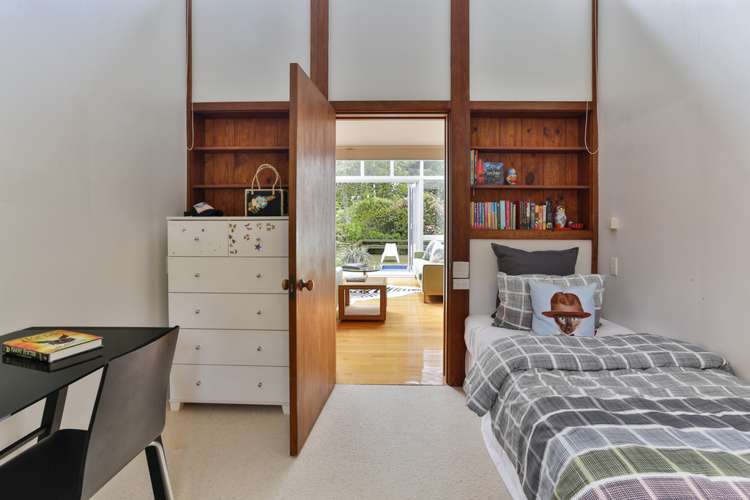 111 Scenic Drive Titirangi_15