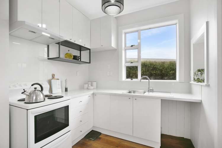 47 Queens Drive Lyall Bay_5