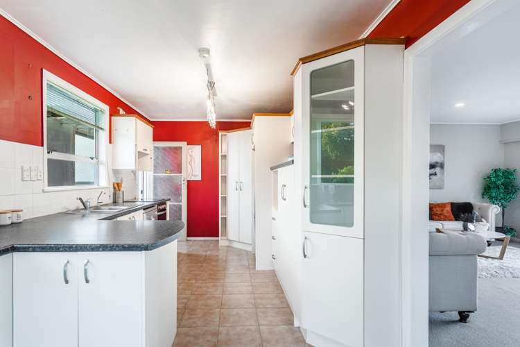 33 Tiroroa Avenue Te Atatu South_7