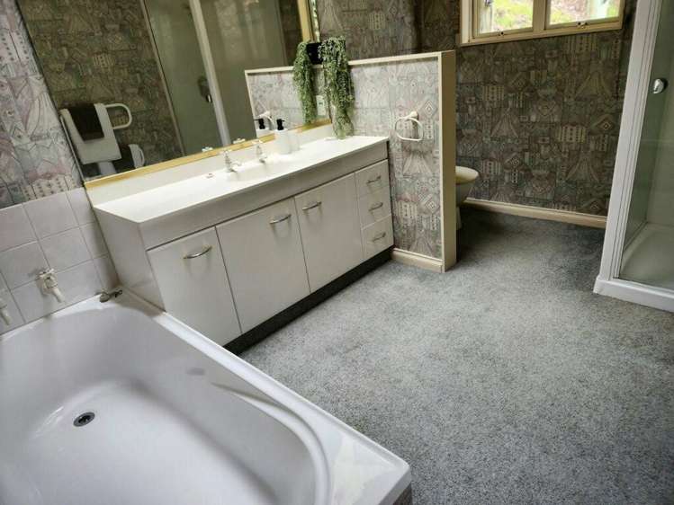 233A Whites Line East Waiwhetu_16