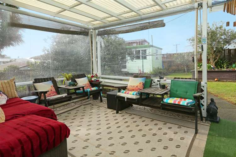 137 Flanshaw Road Te Atatu South_7