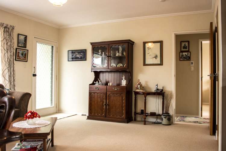 2/1 Bodi Place Te Atatu South_2