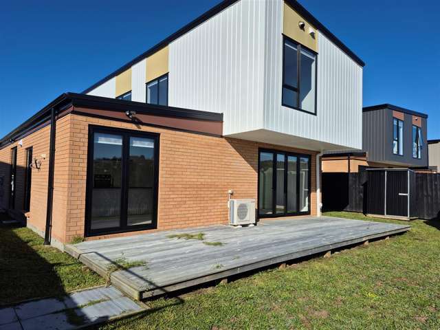 ITS YOUR LUCKY DAY only $869,000