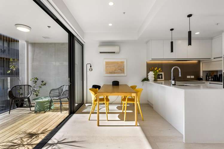 303/12 Vinegar Lane_5