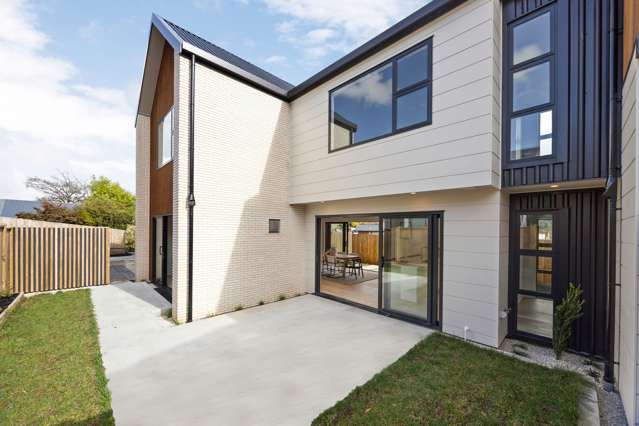 4/15 Lake Domain Drive Hamilton Lake_2