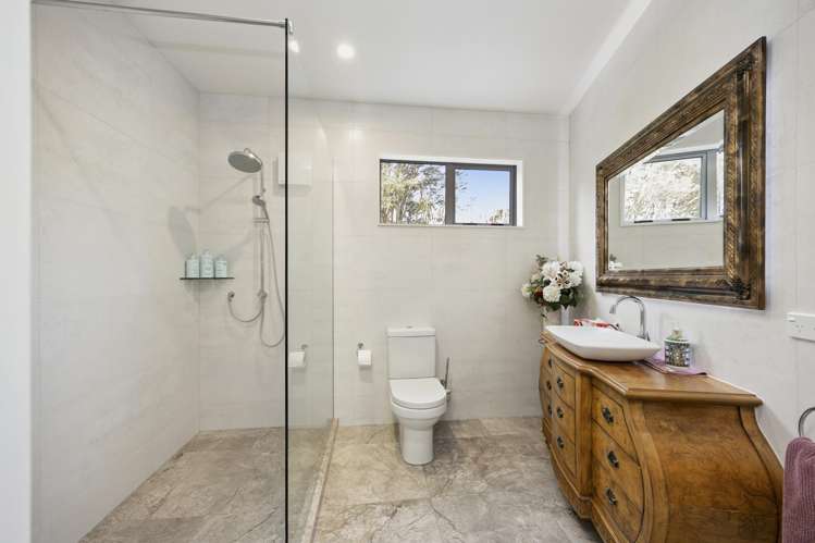 149K Glengarry Road Glen Eden_24