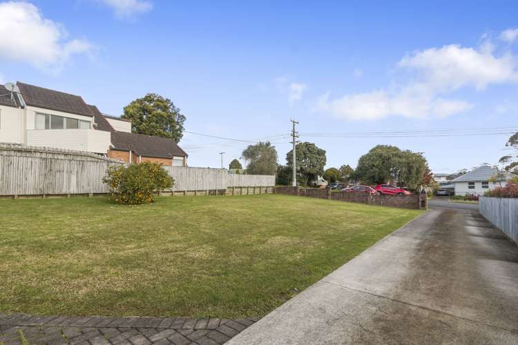 127 Flanshaw Road Te Atatu South_5