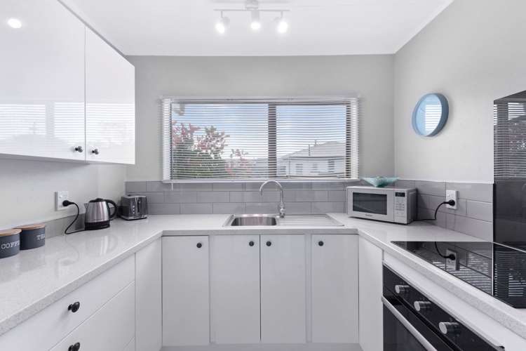 2/14 Burns Street Westown_19