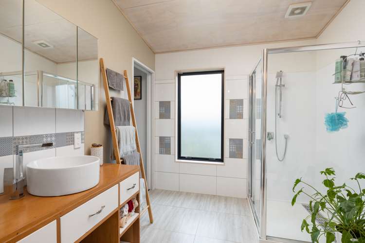 5 Toki Place Kaiuma Bay_10