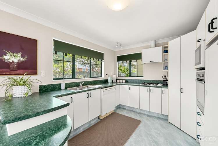 2/118 Whites Line East Waiwhetu_6