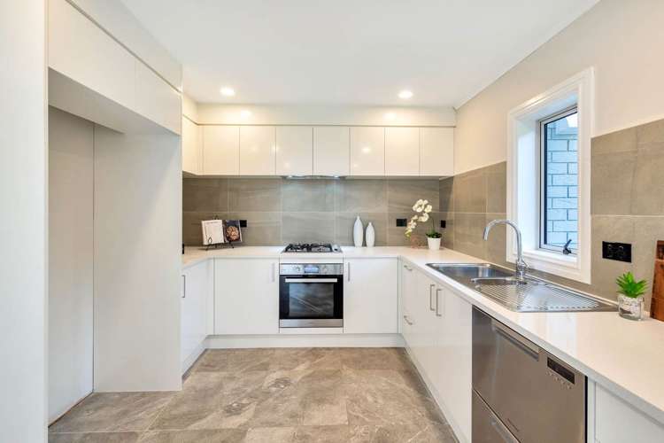 52 Roberts Road Te Atatu South_21