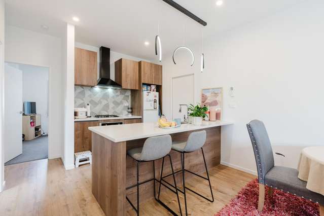 Private Back Unit, Double Glazed, Motivated Vendor