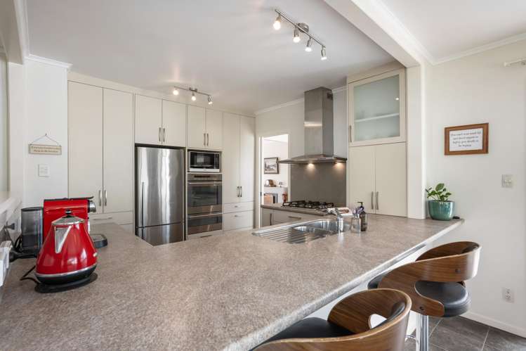 53 Beach Road Mellons Bay_12