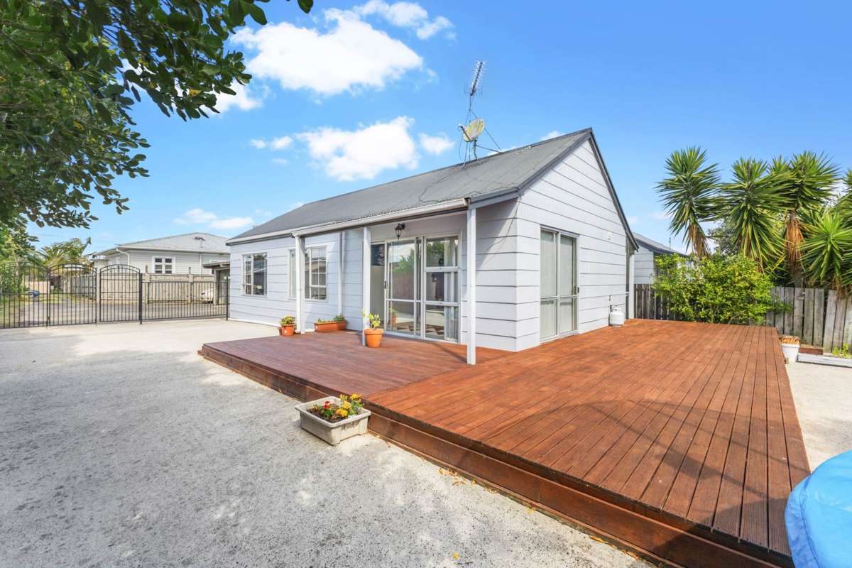 1/63 Kenderdine Road_1