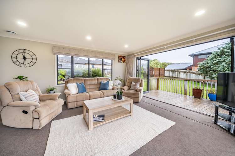 9 Colin Guppy Crescent Riverstone Terraces_7