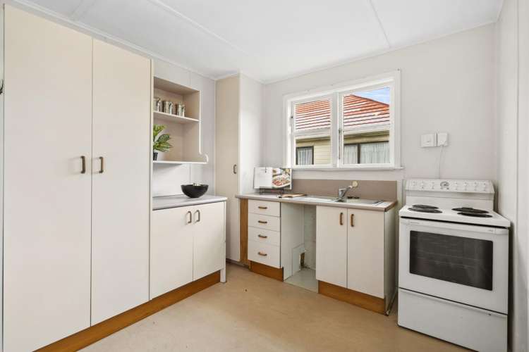 53 Hewer Crescent Naenae_9