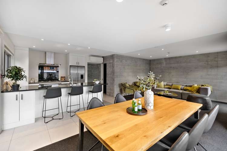 2/15 Melbourne Street Queenstown_3