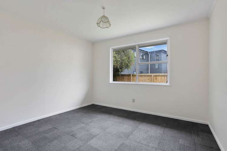 6 Finlow Drive Te Atatu South_11